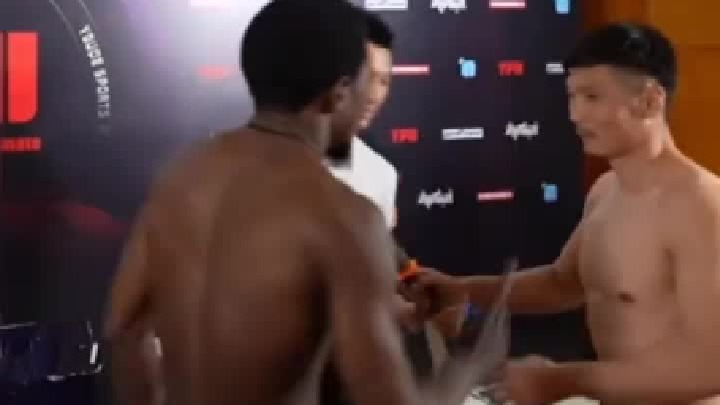 Z国选手直接打的美国选手躺尸擂台