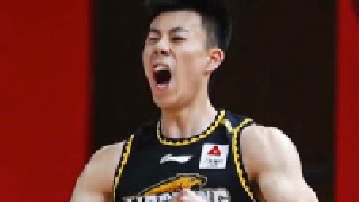 张镇麟付美特训，持续强化自己功守能力