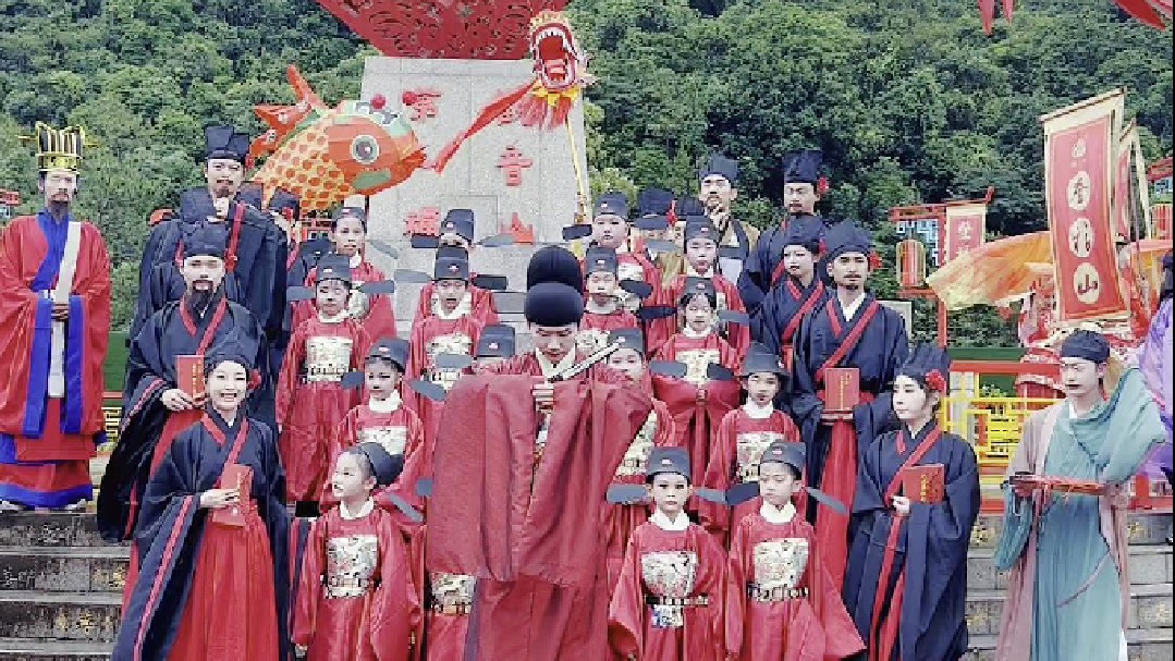 暑假出游好去处，带上孩子来福山福地东莞观音山，登高赏景，接福许愿互动，观音山状元郎祝天下学子逢考必过