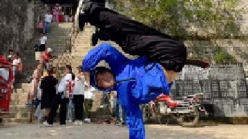 今日烧香会，小弟街舞solo一段