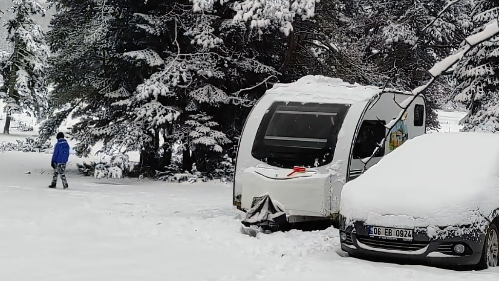 一家人的房车雪中露营（第三集）