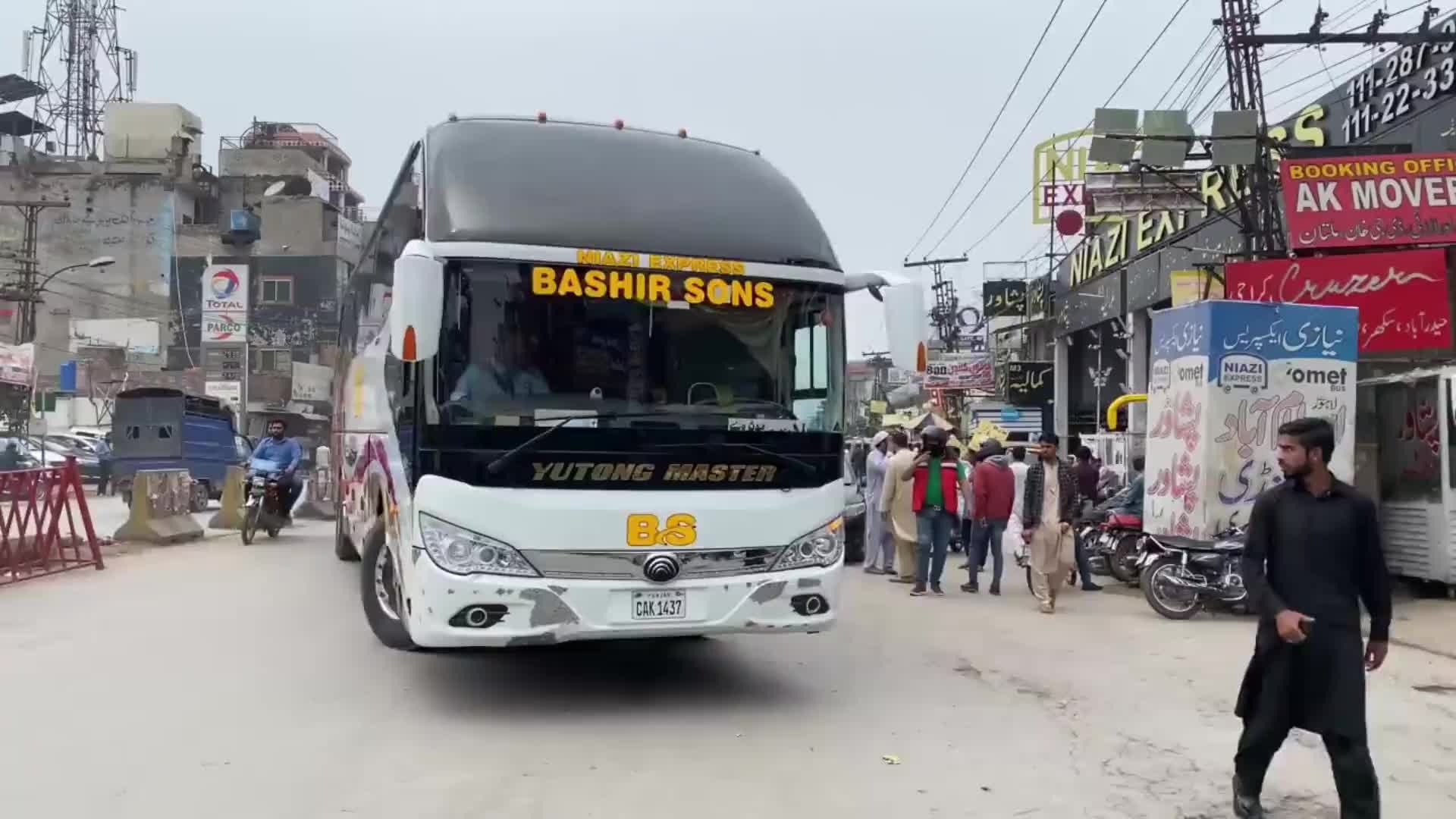 巴铁师傅用货车底盘制造精美绝伦的大卡车全过程。