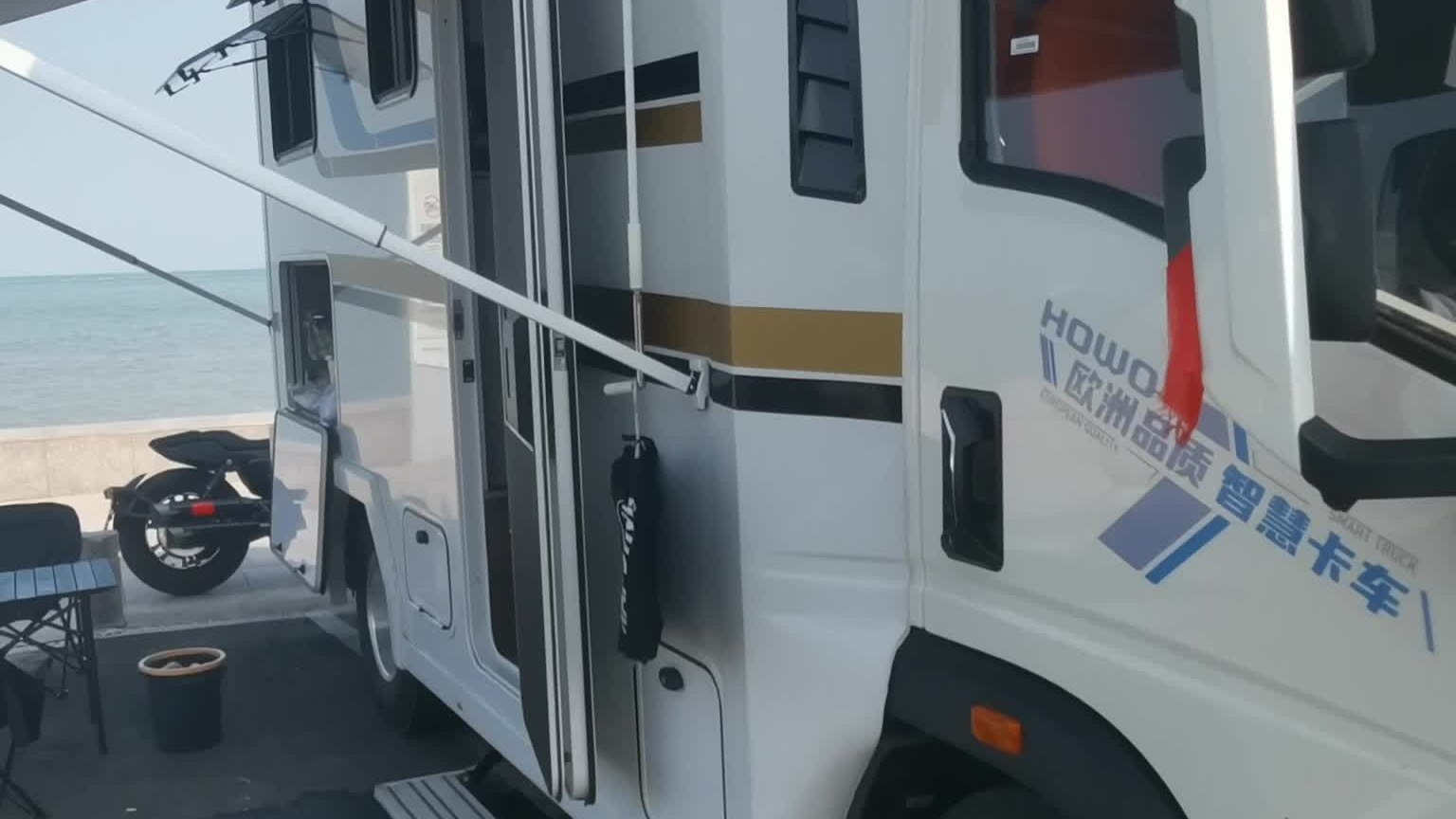 房车停在海边 起床就是海景房 顿顿都有海鲜吃