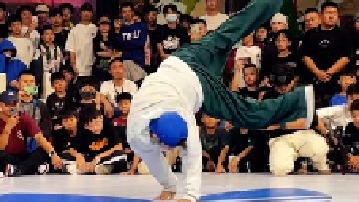 小哥哥很丝滑哦！帅气