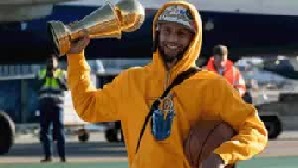 总决赛最重要一场!第四战勇士逆转乾坤，库里逆天改命局