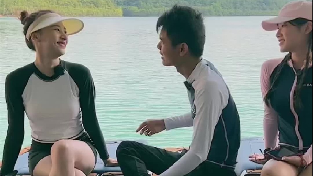 哇，中间的小伙可真帅呀