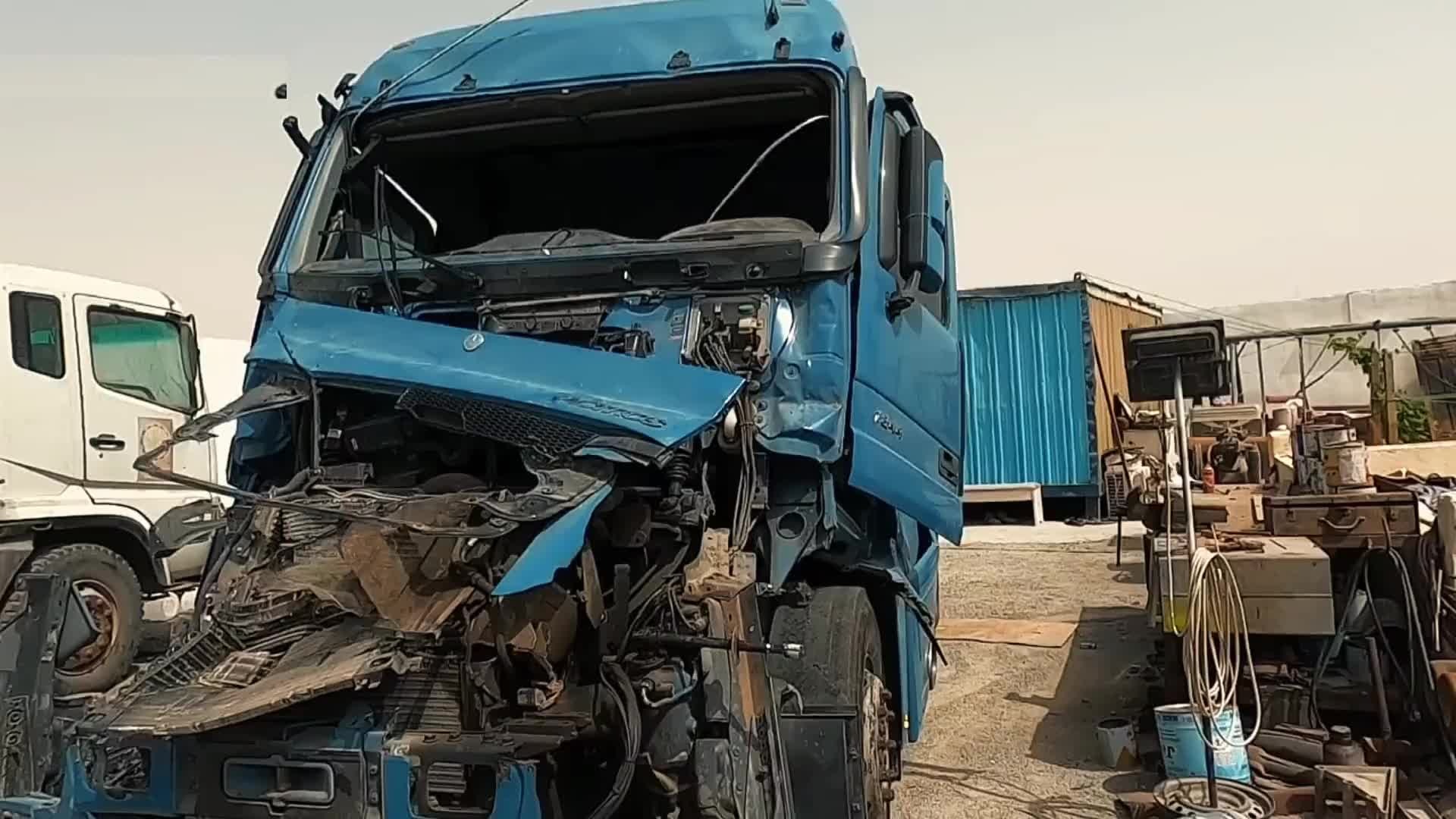 巴铁师傅维修事故卡车全过程。其修复手艺让人叹为观止。