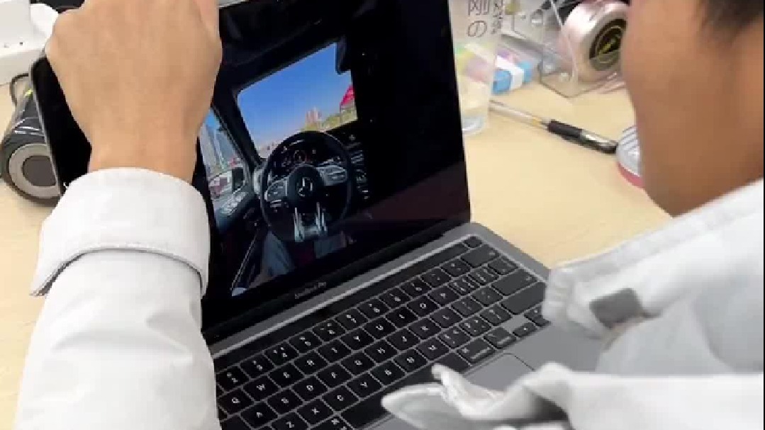 开大G带他们逛逛……