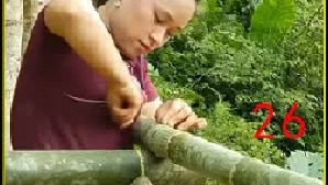 荒野建造：女人为了提高生活质量，收获甘蔗跟西红柿带到集市上售卖