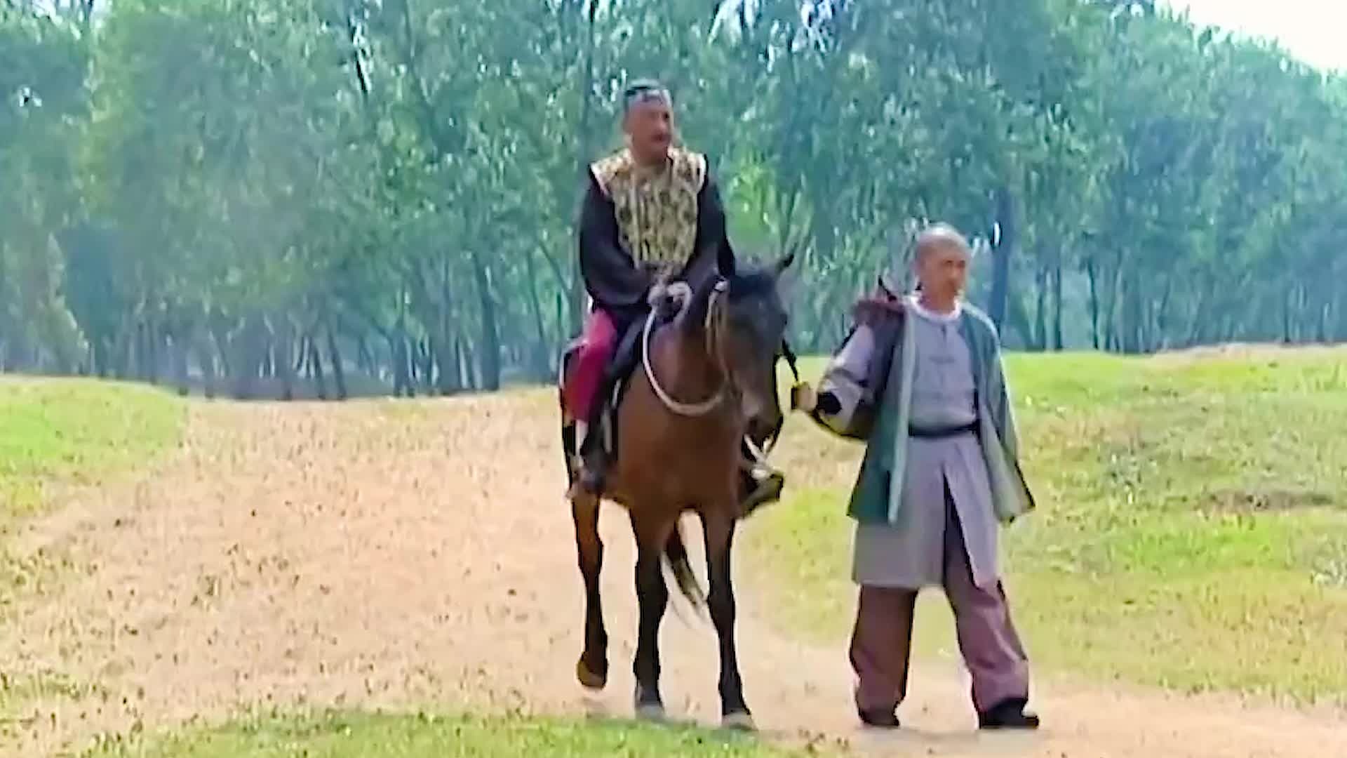 老头不小心误住黑店，被一群抢匪盯上钱财，谁料结局万万没想到！