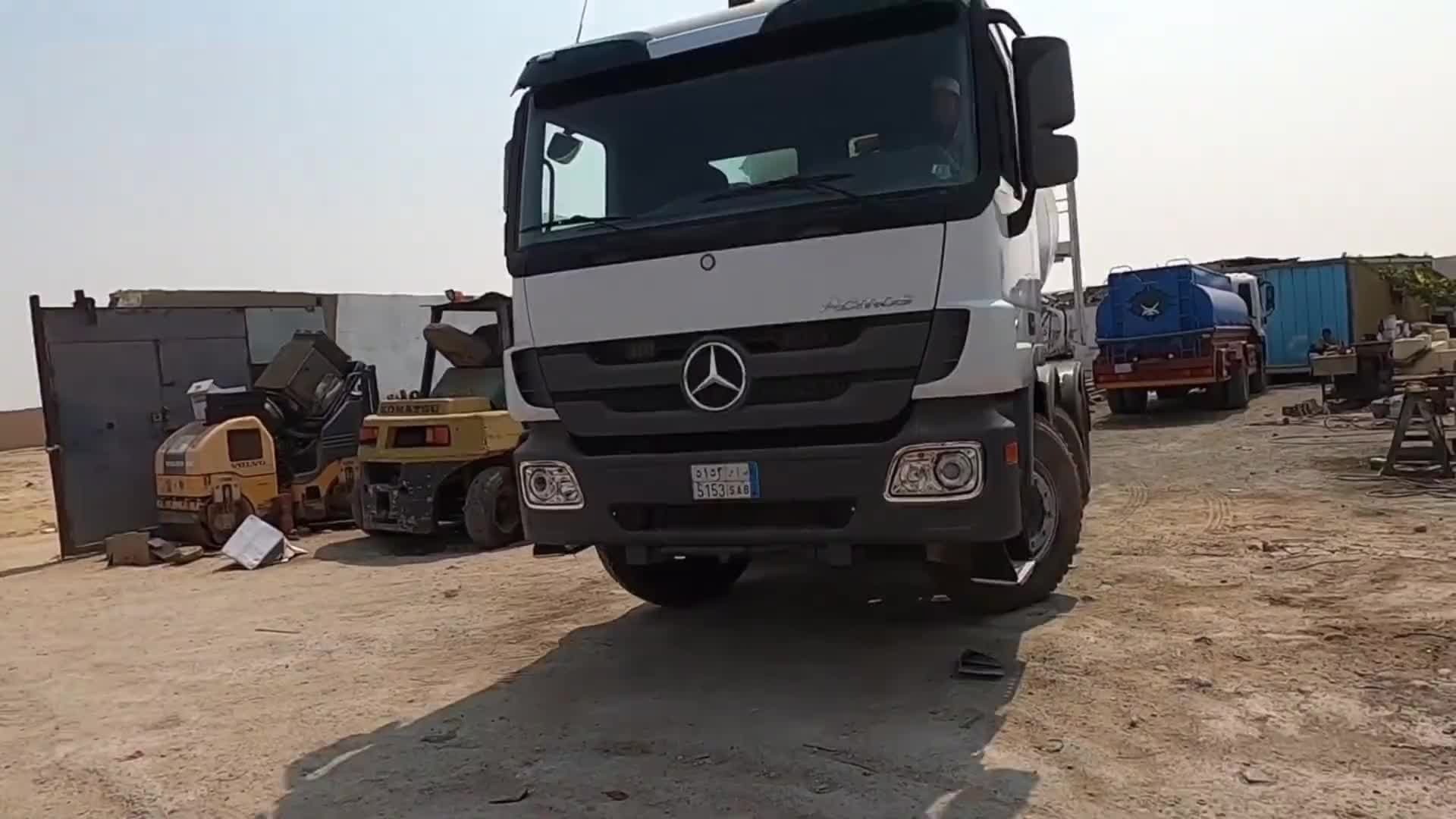 巴铁师傅翻新卡车搅拌车外观全过程。