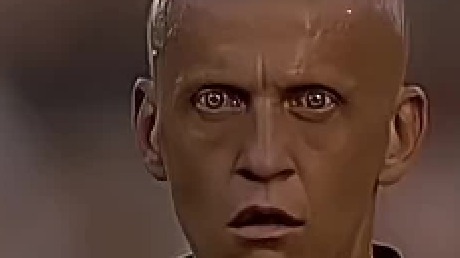 鹰眼科里纳在足球赛场到底有多霸气？足坛最严厉的裁判没有之一