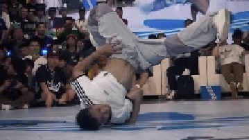 这波操作很卧槽了吧