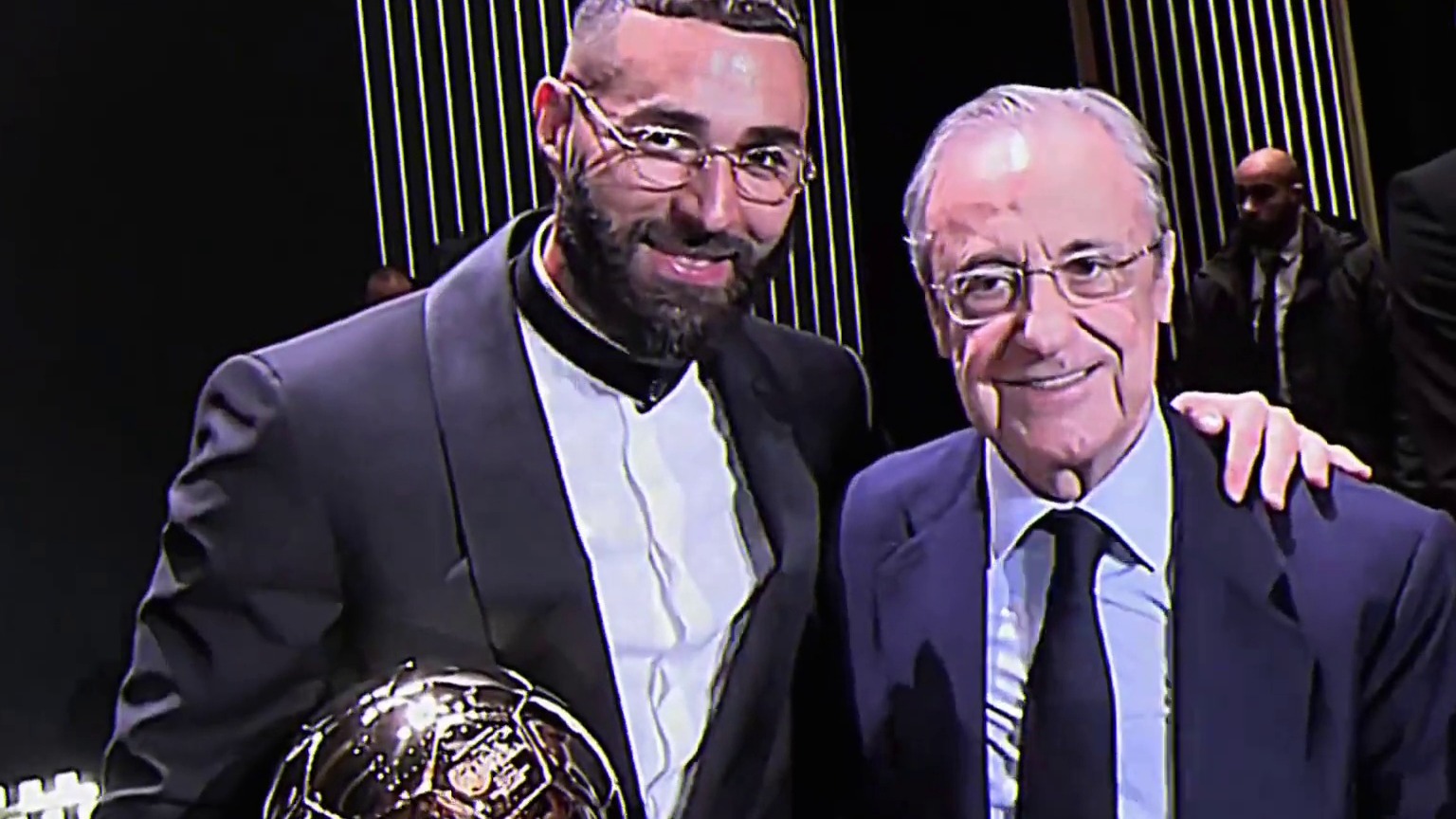 金 光 璀 璨 的 银 河 战 舰