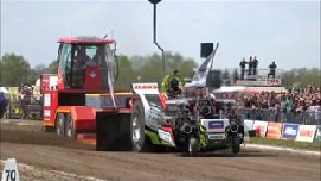 看完才知道什么叫拖拉机，不到万匹马力都不好意思挥手