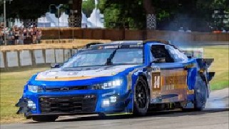 纳斯卡赛事到底有多疯狂，除了可以合理碰撞，甚至维修都与众不同