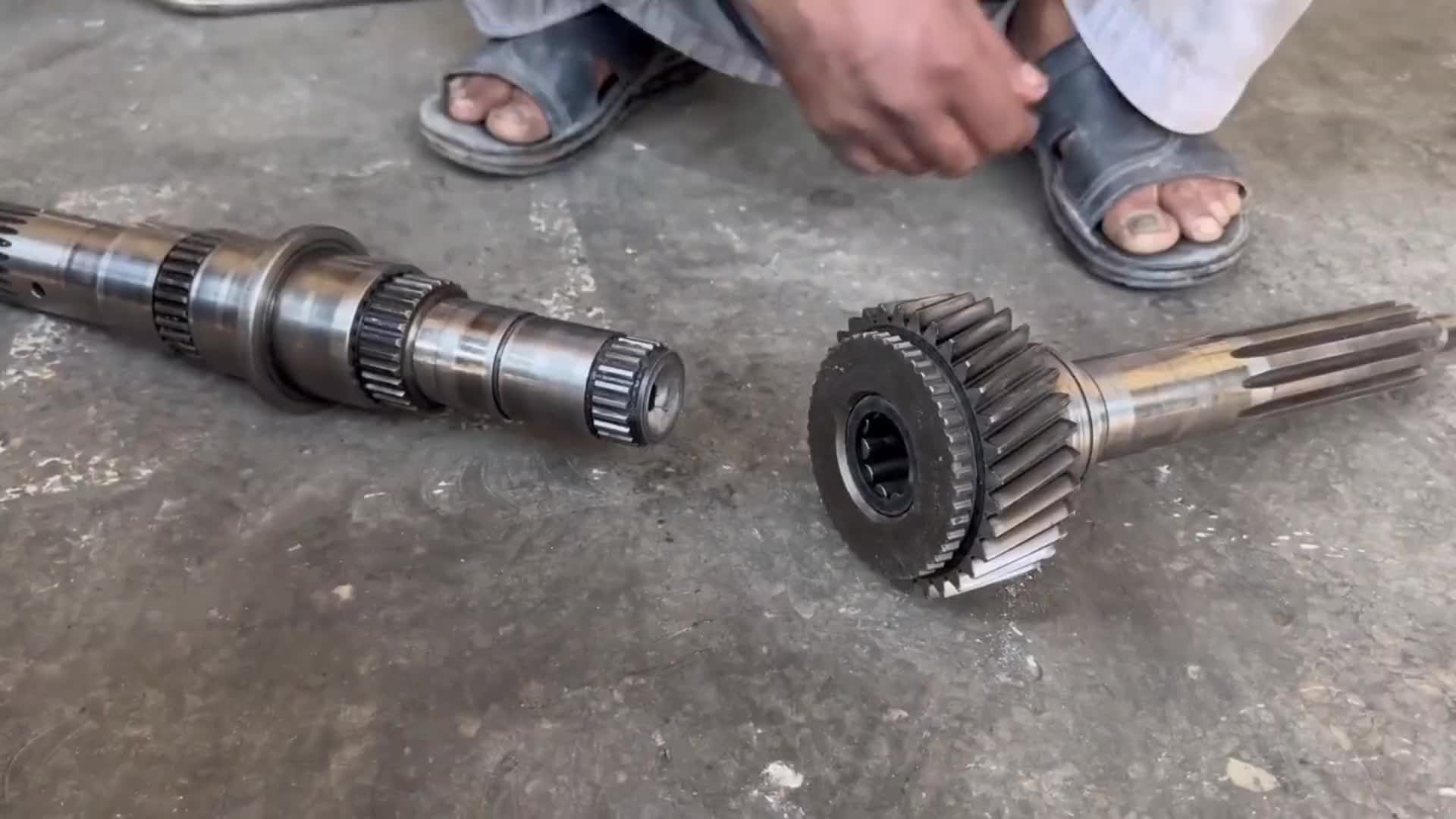 巴铁师傅维修变速箱二轴全过程。