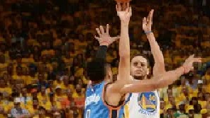 库里季后赛最强三战!打散灯泡组合，雷霆双少，推倒绿凯青年军。