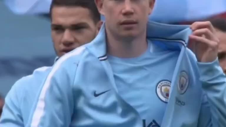 不是喂到嘴边，是喂到嗓子眼