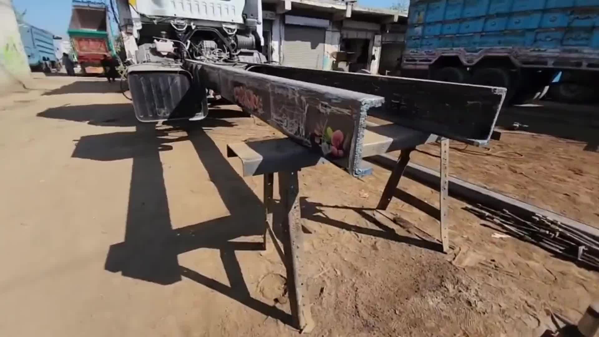 巴铁师傅自卸车改装成牵引卡车全过程。