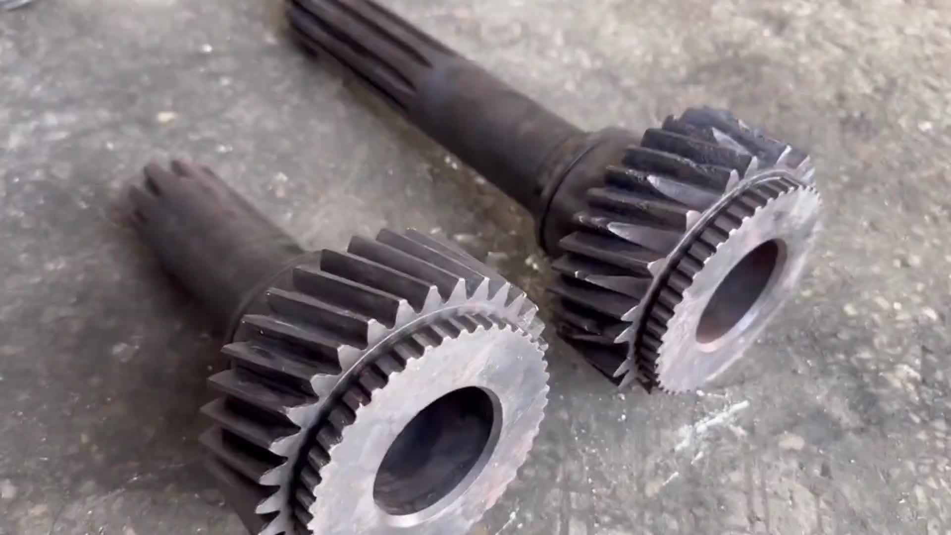 巴铁师傅维修卡车变速箱一轴全过程。