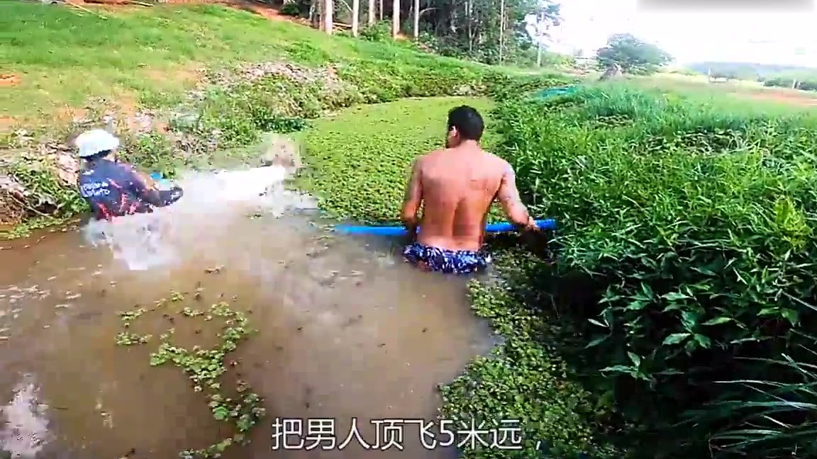 鱼撞击男人一下，直接干断3根肋骨