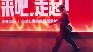 無畏契約 | 拎大顯眼包，跟大皮蛋互動，上大舞臺比賽