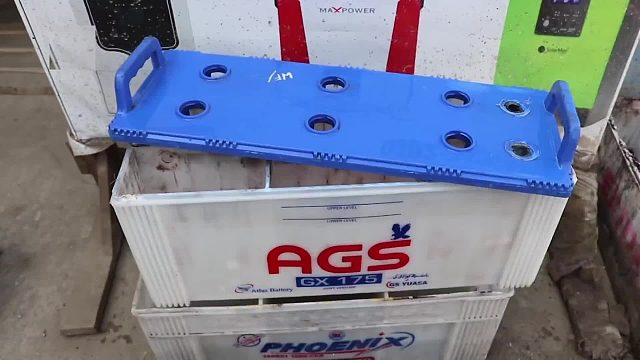 巴铁老师傅采用古法方式翻新铅酸电瓶全过程，翻新后的电瓶感觉和新的没什么差别