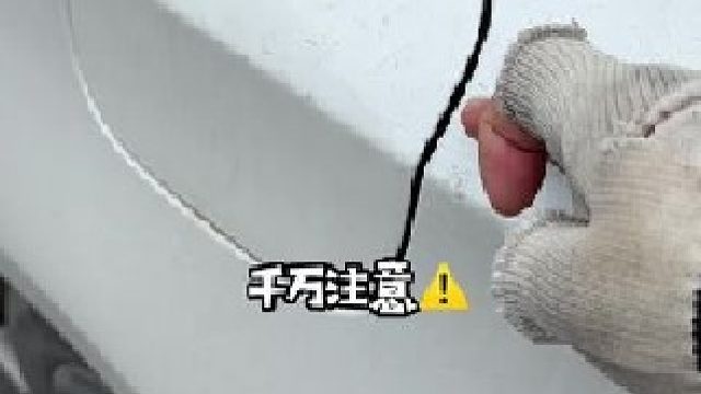 加油箱盖突然打不开了，千万别急