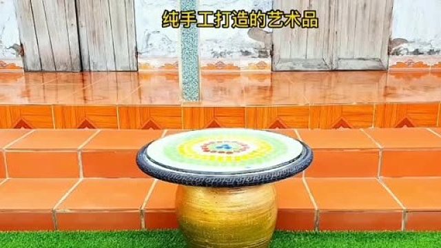 废物利用捡来的塑料瓶，经过一番打造成艺术品，看到成品众人惊叹