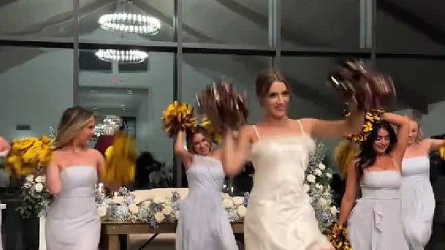 感受一下亚利桑那州立大学啦啦队长的婚礼氛围