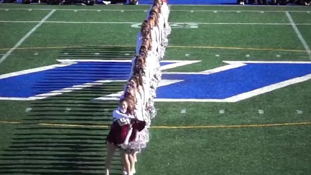 相当炸裂的美高拉拉队