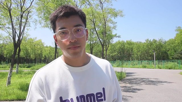 豪华车里的双拼饭，这辆奥迪是上汽的哦！