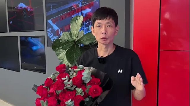 通过我们的努力，终于让老板开上了法拉利