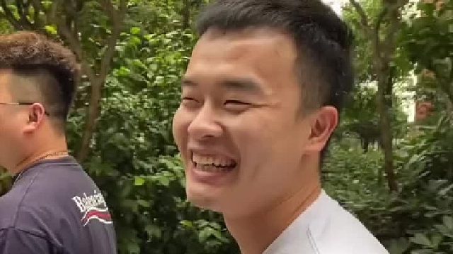 几个男生聚在一起永远就像孩子…