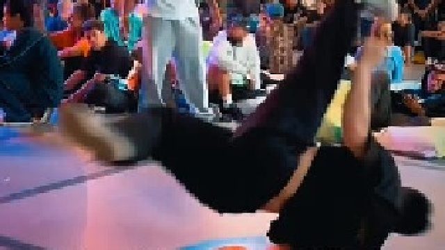 这可把外国小哥整不会了