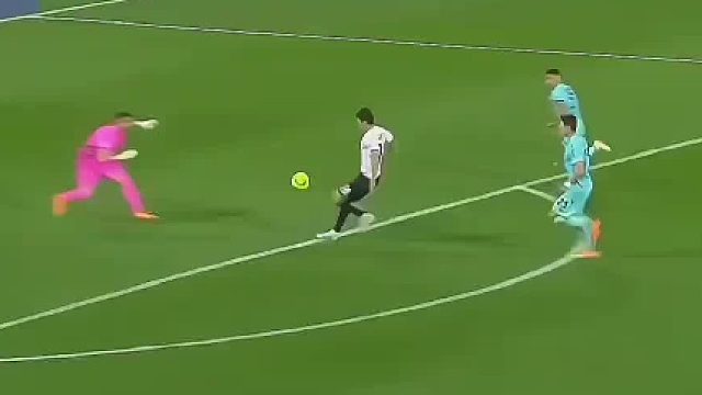 足球赛场那些顶级高智商手球名场面瞬间，真的是太机智了！