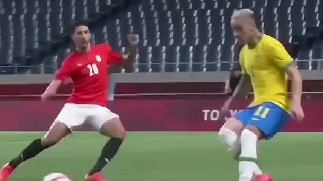 足球赛场那些顶级幻灯片式过人名场面！简直太不可思议了