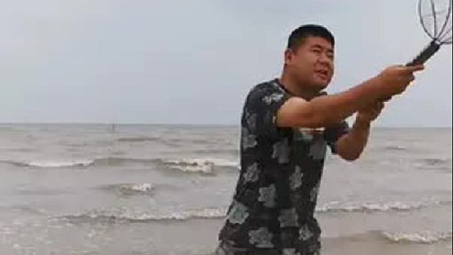 户外赶海抓海鲜