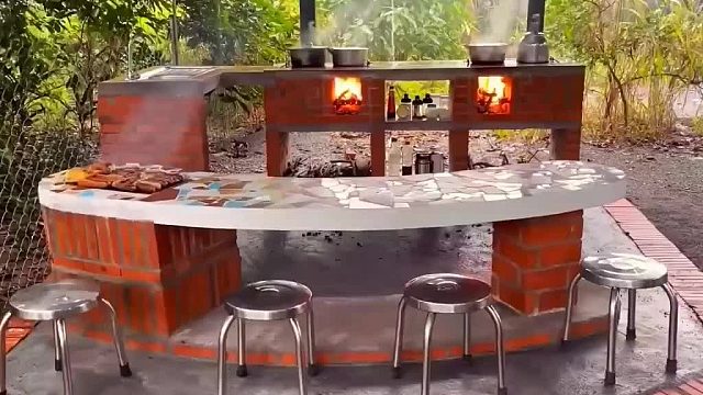 农村泥瓦匠凭借高超的手艺砌出非常实用的柴火灶，真是高手在民间