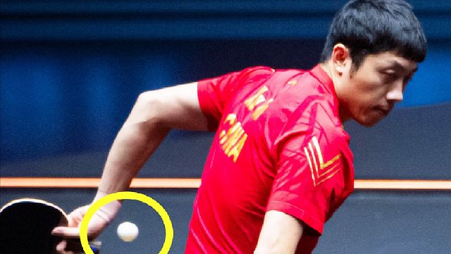 许昕名场面！“背后击球”拿下赛点，马龙低头郁闷若有所思