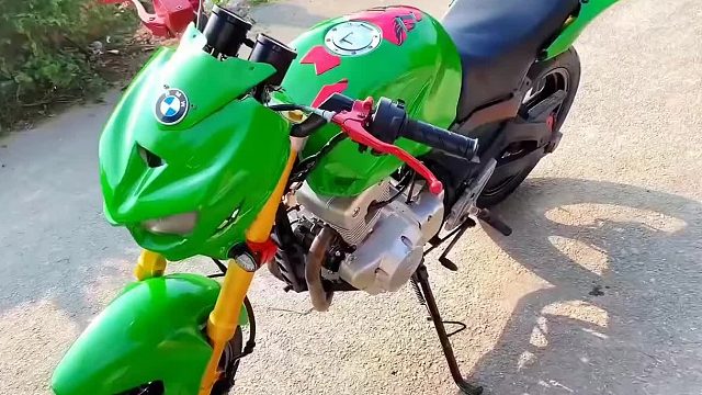 小伙废品店花300元买来破旧摩托车，经过翻新后价值翻了几十倍