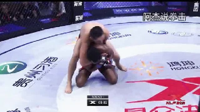 美国黑人调戏中国女孩！挑衅要打死中国选手！不料被锁死在擂台上