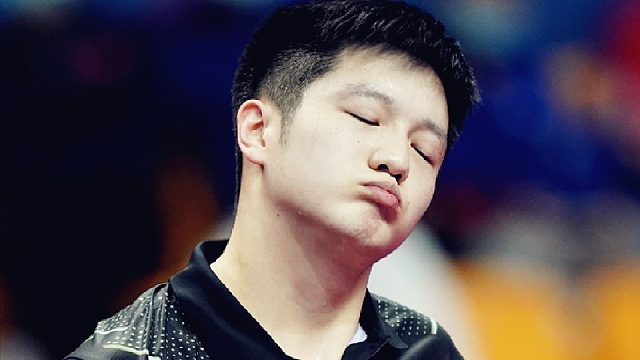 乒乓大战！“大蟒”许昕有多难缠？樊振东猛抽7拍后甩飞球拍