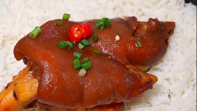 都是葡萄，你们会选哪一个呢？