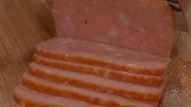 自制午餐肉每个礼拜我都会做一次，炒菜夹三明治