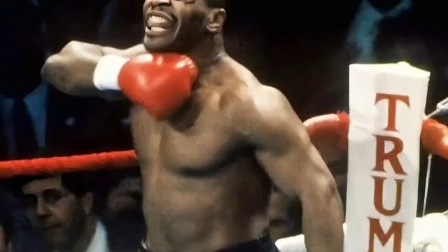 最后一位直接被一拳击飞几米远…  (2)