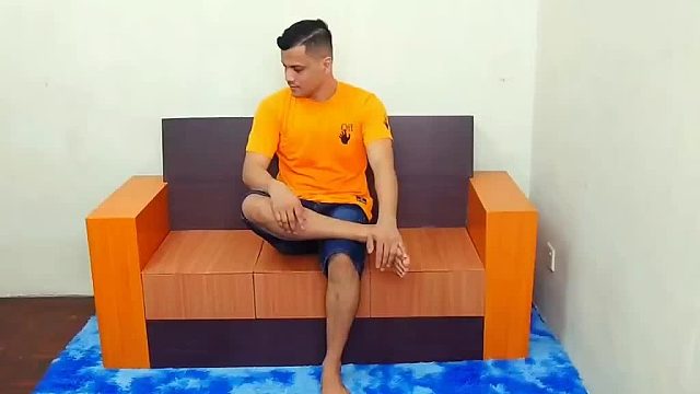 快递纸箱也能变废为宝制作出结实耐用的沙发，真是大开眼界啊！