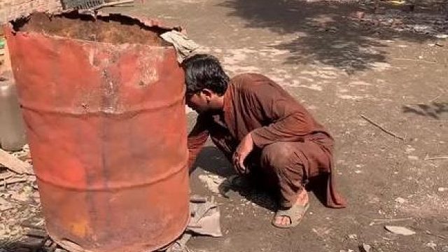 巴铁师傅利用废弃的刹车片进行翻新制作全过程