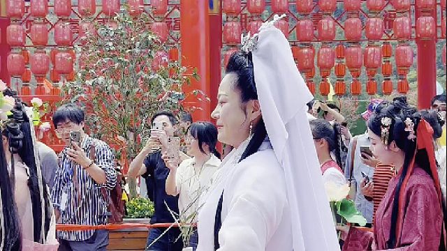 等日暮无波澜，等清秋又作罢，公主请来东莞观音山，做一个暴富的梦，怦然心动